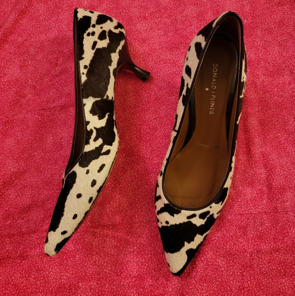 Donald J. Pliner Shoes - Leather Cow Pointed Heel Pumps 👠